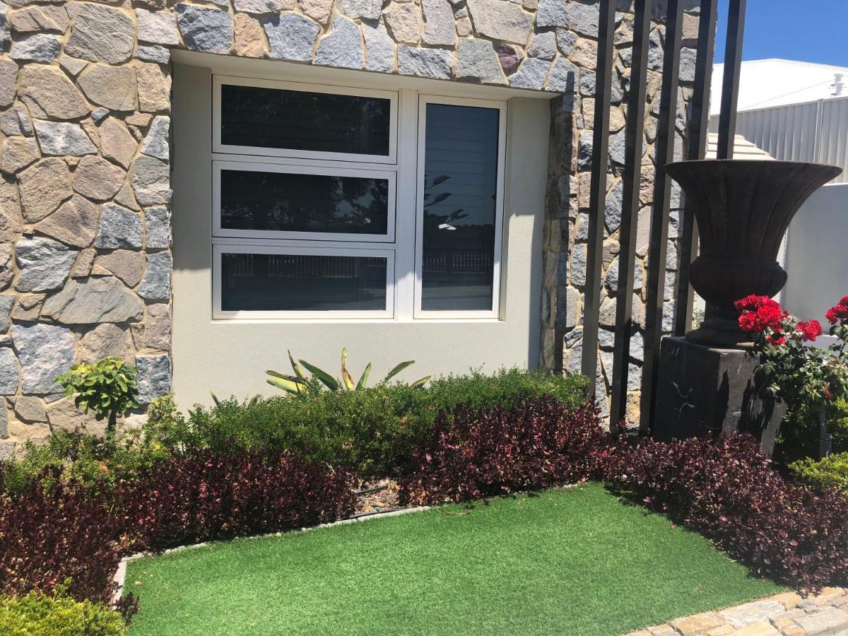 Lavender Manor Bnb Bed and Breakfast Alkimos Esterno foto